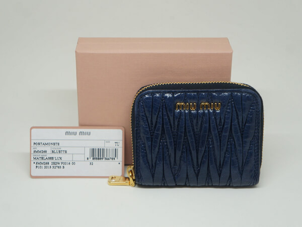 2017新作入荷 MIU MIU ミュウミュウスーパーコピー 財布 マトラッセ パス/コインケース 5MM268 Bluette